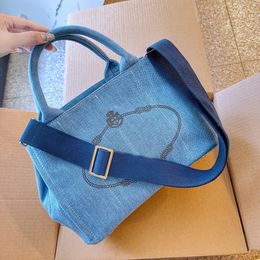 2022 Designer Big Shopping Bag Ladies Celebrity Brand Denim Color Fashion veelzijdige Tote Outdoor Shopping Grocery Grote capaciteit Handtassen 28 cm
