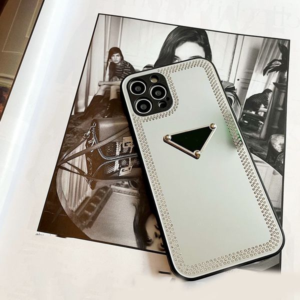 2022 Designer Diamond Phone Case pour iPhone 13 Pro Max Verre pour Iphone Pro Max 12 11 7 Designer P Triangle inversé Cas de téléphone D2206064Z