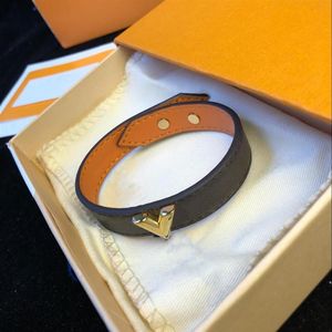 2022 Designer Sieraden Vrouwen Lederen Charme Armbanden Paar Sieraden Liefdesbrief Armband Eenvoudige Armbanden Charm gift209R