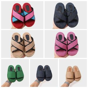 Designer Kids Big Toddler Slide Borduurwerk Slipper Babyschoenen Verstoppen Sandaal akoestische slip op Flat Loafer Letter Gedrukte Slippers Girl Tainers Beach Sandals Sneakers