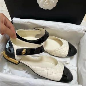 2024 Designer Mary Jane Chaussures Luxe Boucle Rétro Chaussure Femme Bout Rond Filles Dames Resort Beach Banquet Noir Blanc Chaussures De Ballet Plat 35-40