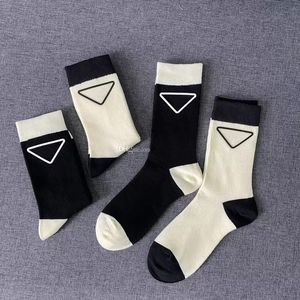 2022 Designer Men and Women Socks Brands Luxe Sport Winterletter Gebreide Sock Hosiery Cotton 4pcs/Lot met doos