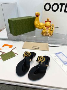 Sandales de luxe d'été Designer femmes tongs flips slipper mode glissements de cuir authentiques de la chaîne métallique dames chaussures décontractées