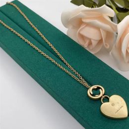 2022 designer colar conjunto brincos para mulheres luxurys designers colar de ouro coração brinco moda jewerly presente com charme d22021242n