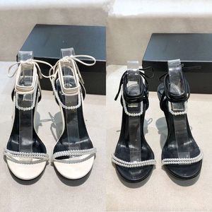 2022 Designer Pointed Teen High Heels Pearls Sandalen Luxe 100% lederen mode dames één schoenvat verbonden schoenen bedekte teen sexy stiletto mid-hak sandaalgroottes 35-39