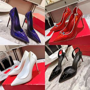 2022 designer bout pointu sandales à talons super hauts femmes luxe cuir mode matériau électro-optique chaussures ladys sexy défilé multicolore rouge semelle talons sandale