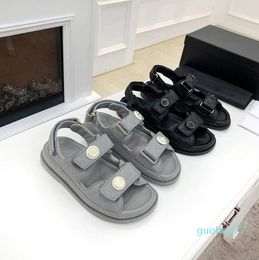 Sandalias de diseñador 2022 para mujer, zapatillas planas con diseño ahuecado para mujer, zapatillas de tacón plano, chanclas de verano de goma Tories Trend Luxe