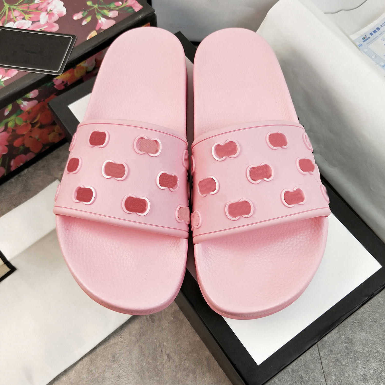 2022 Designer Slides Pantofole da donna da uomo con scatola originale Sacchetto per la polvere Moda Sandali estivi di lusso Scarpe da ginnastica da spiaggia Fiori Stampa in pelle Us7.5 Viola