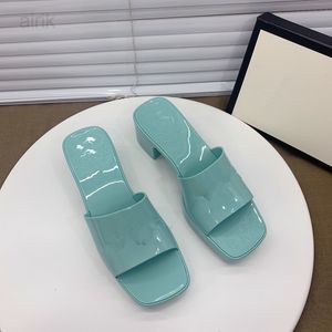2022 Designer Diapositives Femmes Tongs En Cuir Femmes Sandale Avec Double Métal Noir Blanc Marron Pantoufles D'été Plage Sandales Avec Sac
