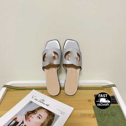 2022 Designer Slipper Nouveau arrivée colorée de style haut de gamme Fense de pied avec un paquet d'origine 35-41