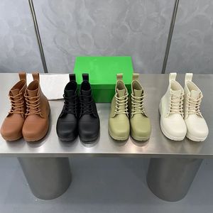 2023 Designer Solid Color Binding Bottes de pluie Femmes Mode de luxe Matériau en caoutchouc respectueux de l'environnement Wave Bottom Line Bottes portables résistantes à l'usure Chaussures à talons hauts