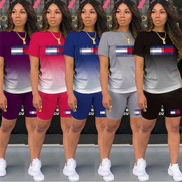 2022 Diseñador Chándales Mujeres 2 piezas Conjunto Carta de verano Trajes de impresión Casual Camiseta Pantalones cortos Jogger Sport Traje Moda O-cuello Cómodo K232