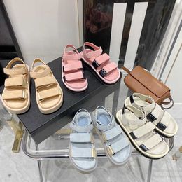 Sandales de styliste pour femmes, pantoufles classiques en cuir, plates, 85, 2022