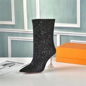 2022 Ontwerpers Amina Muaddi Zwart rekbare sokstijl Ankle Boots Sun Buckled Cubic Heel puntige tenen zijkant zip lederen laarsjes met doos No387