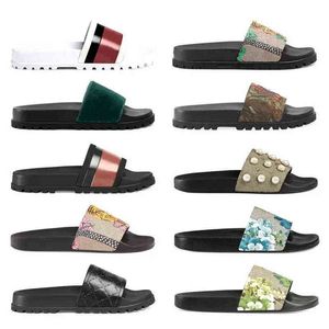 2022 Designers Slippers for Men Femmes Floral Tlides Femme Fous plate-forme Sandales Rubber Brocade BOT BOT BOT