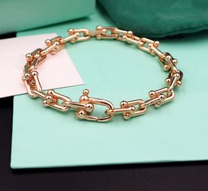 2022 boucles d'oreilles collier bracelets matériel conception spéciale chaîne hommes et femmes bijoux cadeau PS 7202
