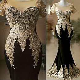 2022 Élégant Cristaux Perlés Sirène Robes De Soirée Formelles Noir Et Or Dentelle Appliques À Manches Courtes De Bal Pageant Robes Africain Dubaï Lycra Occasion Spéciale Porter