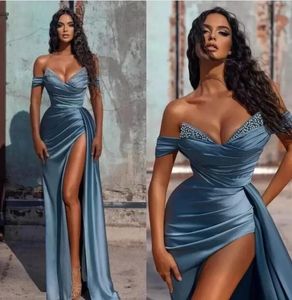 2022 Vestidos de noche elegantes con hombros descubiertos Una línea Sin espalda Cristal dividido Lado alto Vestidos de fiesta de noche sexy