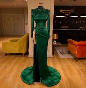 2022 Emerald Green Prom Dresses Mermaid High Neck Lange Mouwen Crystal Beaded Pearls Side Split Sweep Trein Feestjurk Formele Avondjurken