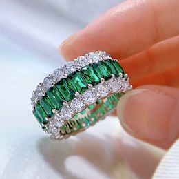 2022 Eternity Emerald Diamond Ring 100% Real 925 sterling silver Party Wedding band Anillos para mujeres Joyería de compromiso nupcial