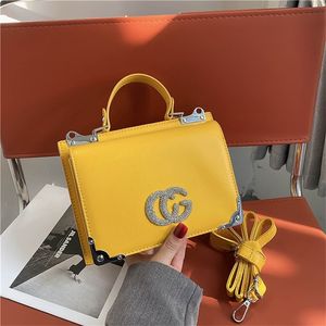 2022 usine en gros nouvelles femmes tendance coin de la mode petit carré oblique sac à bandoulière chaussures portables A6SM