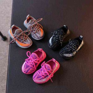 2022 Otoño Zapatos de bebé Moda Niño Niña Zapatillas de deporte casuales Transpirable Malla de punto Zapatos para niños Suave Cómodo Niño Deporte Zapatos G220517