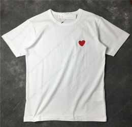 2022 Fashion 24 Color Men Play t High Quanlity Red Heart T -shirt Commes Casual Women Des Badge Garcons Cotton Embroidery Short9393429