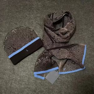 2022 Fashion Bhigh-kwaliteit Silk SCRAF 4 Seizoensgebonden sjaals Heren en dames lange nek Clover sjaals 3 kleuren beschikbaar