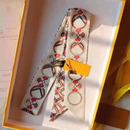 2022 Fashion Chain Print Silk Sjaal voor Handtassen Dames Tassen Letter Bloem Scraves Hoogwaardige Haarband 8 Kleuren Maat 6 * 120 cm