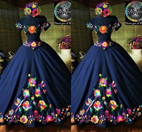 2022 Fashion Charro México Quinceanera Vestidos azul marino bordado del hombro corsé de satén