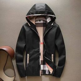 Marca de lujo Diseñador de moda Otoño Invierno Cálido Chaqueta impermeable a prueba de viento Moda Casual Hip Hop Calle Cremallera Chaqueta al aire libre Raya a cuadros Tamaño asiático M-3XL