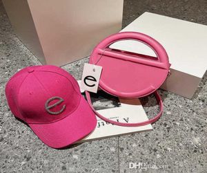 2022 Diseñador de moda Mujeres Sombrero de bola Gorra deportiva y pequeño bolso redondo para pastel Bolsas de mensajero de hombro Tendencia versátil Bag8563201