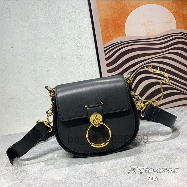 2022 Moda de lujo Bolso cruzado para mujer Círculo Metal Trim Underarm Bag 2022 calidad