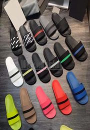2022 Sliders de moda Sliders París Sandalias Sandalias para hombres Mujeres con diseñador Unisex Beach Flip1122073