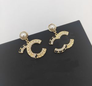 2022 Fashion Style Charm Drop Boucle d'oreille avec des perles de coquille de nature blanche et du cuir authentique noir avec un tampon de boîte PS7191A