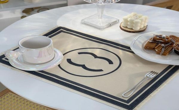 2022 Mode Table Mat Designer Restaurant Décor Coton Lin Luxe Imitation Eau Tapis Décoratif Antifouling Nappe 22031866057837