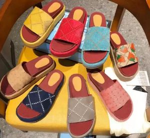 2022 Fashion Woman Slippers Beach Dikke bodem slippers platform vrouwen schoenen alfabet dame sandalen leer hoge hak 35- 44