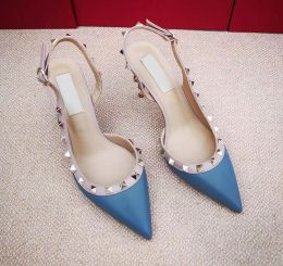 Mode Dames Hoge Hakken Jurk Schoenen Riem met Studs Klinknagels Dame Meisjes Sexy Puntige Feestneus Gesp Sandaal Platform Pumps Bruiloft Fabrieksschoenen