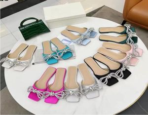 2022 Fashion Women Chaussures Diamond Bow Cartoon Slippers Satin Satin Flats Femme Shoe Beach Sandales Lazy Sexy Designer Slipper Large 9364747