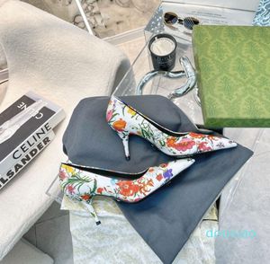 2022 Sandales à talons hauts à fleurs Chaussures de créateur de luxe Style Stiletto pour femmes 8CM Cuir Bout pointu Chaussures simples rayées