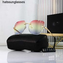 2022 Gafas de sol sin marco para mujer con marco grande Xiaoxiang Nuevas gafas dos por uno