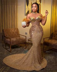 2022 Gold Sweetheart Kralen Feather Formele avondjurken voor Afrikaanse vrouwen Hoge nek Sweep Train Plus Size Prom Party Jurken Robe de Huwelijk