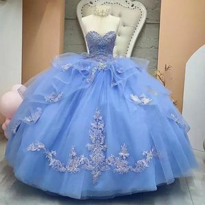 2022 prachtige hemelsblauwe quinceanera -jurken kralen kanten applique gelaagde vloer lengte kristallen sweetheart halslijn zoet 16 verjaardagsfeestje jurk c051903