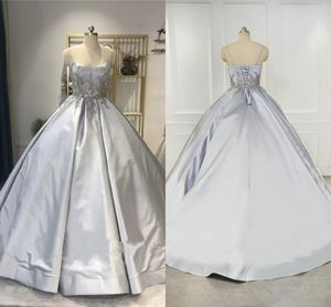 2022 grijze satijn prom jurken lange baljurk applique kralen kristal spaghetti riemen quinceanera jurk formele zoete 16 meisjes