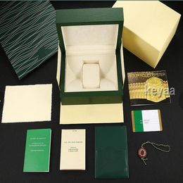 2022 Boîtes vertes Papiers Cadeaux Montres Boîte Sac en cuir Carte 0 8KG 185mm 134mm 84mm pour montres-bracelets Boxe Certificat Handbag245C