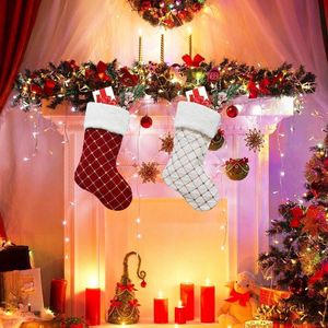 2022 Bonne année Stockage de Noël rouge Vérifiez à carreaux Gold Sequin Noël Sacs-cadeaux Ornements Chaussettes Décorations de Noël pour la maison