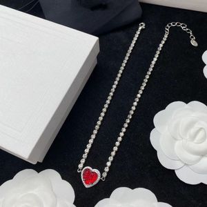 2022 HART Kettingen Designer Cjewelry Necklace for Women Fashion Jewelry Red Love Pendant Initial Brandjewelry8 Series oorbellen armbanden kettingen