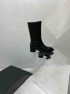 2022 Bottes de marque de haute qualité Hiver Femmes Designer de luxe Cuir / Velours élastique Bottine Automne Mode Taille 35 à 40