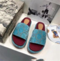 2022 Hoogwaardige nieuwe dames klassieke slippers luxe designer schoenen canvas rubber non slip Soled sandalen vrije tijd mode strand slippers maat 35-44