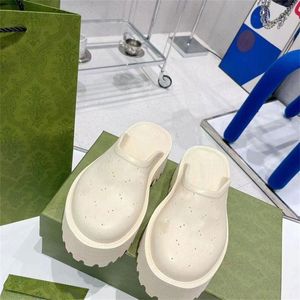 Designer Mens Slip on Sandal Womens Platform Perfoated Sandal Hollow Shoes Gelelly Couleurs High Talon d'été Automne Rubber Caouth Sole Mules 36-45